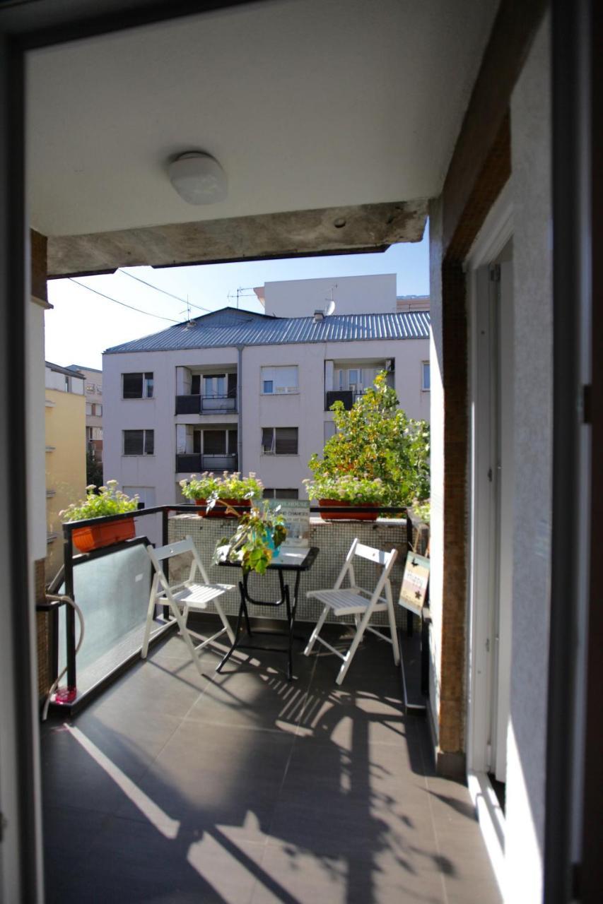 Brick Apartment On Macedonia Pedestrian Street Skopie Exterior foto