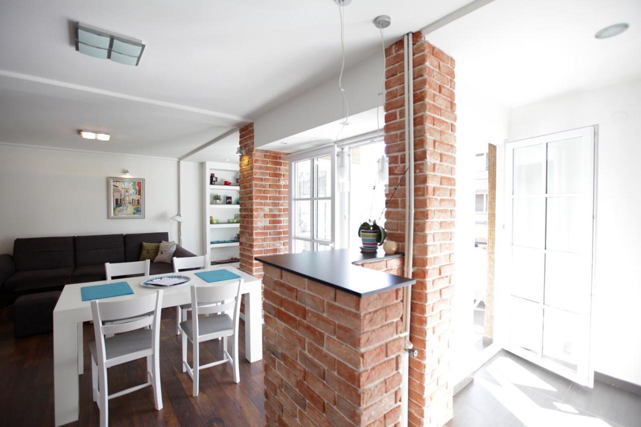 Brick Apartment On Macedonia Pedestrian Street Skopie Exterior foto