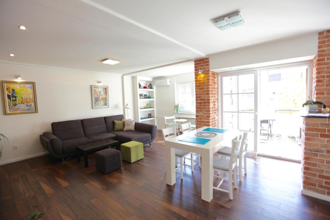 Brick Apartment On Macedonia Pedestrian Street Skopie Exterior foto