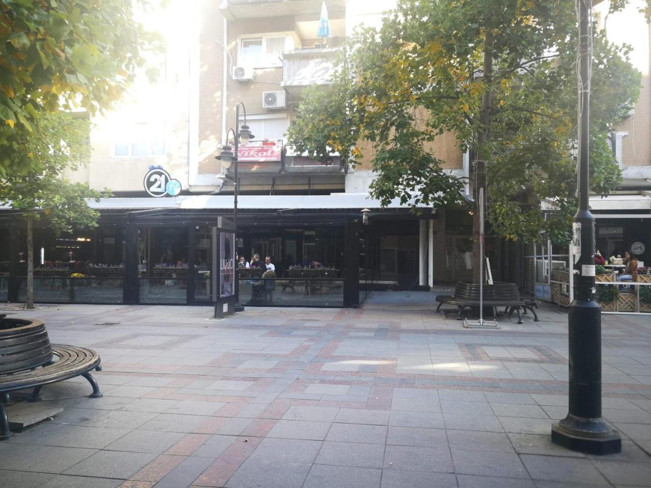Brick Apartment On Macedonia Pedestrian Street Skopie Exterior foto